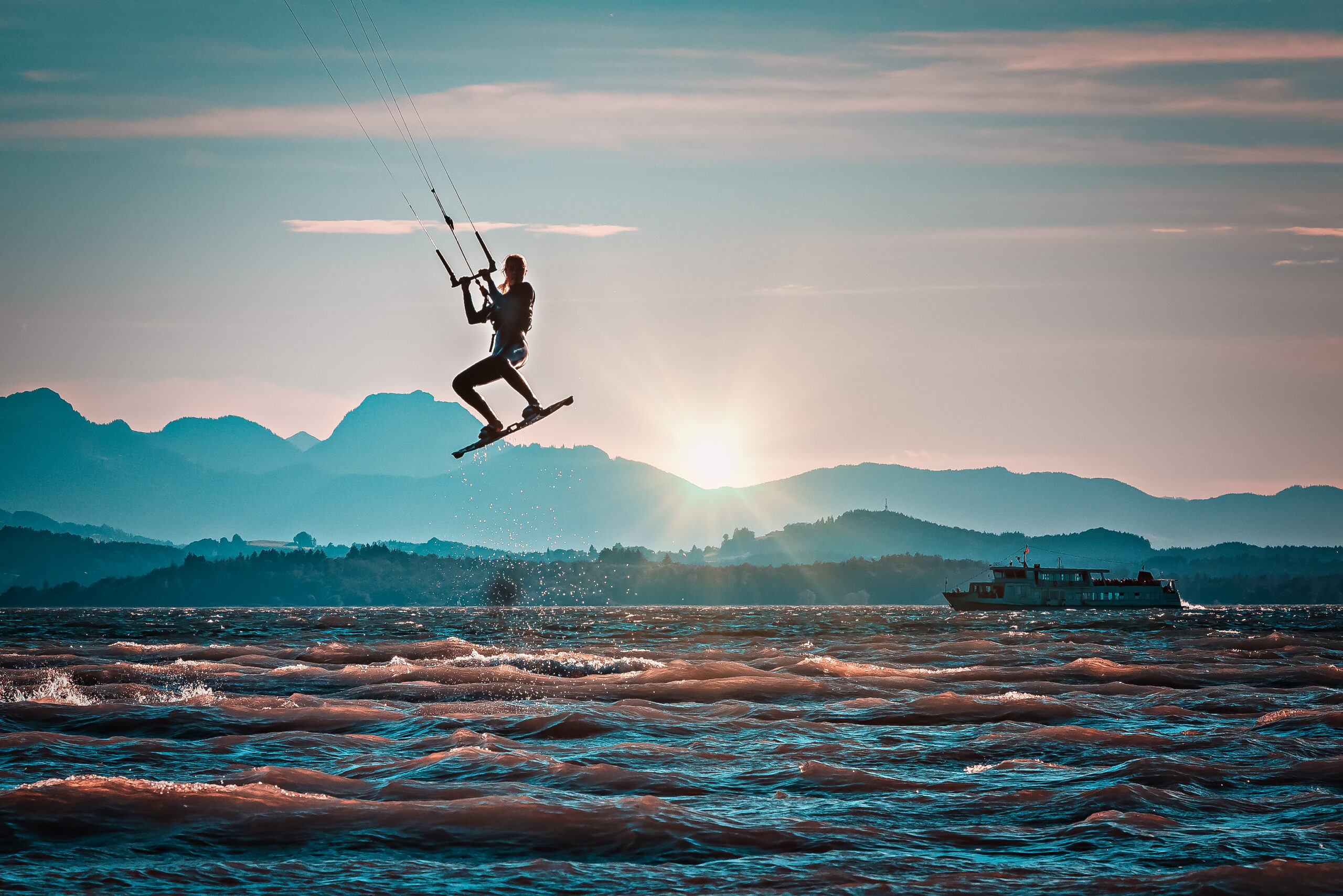 Kitesurferin (Foto: © Thomas Wohlhaupter)